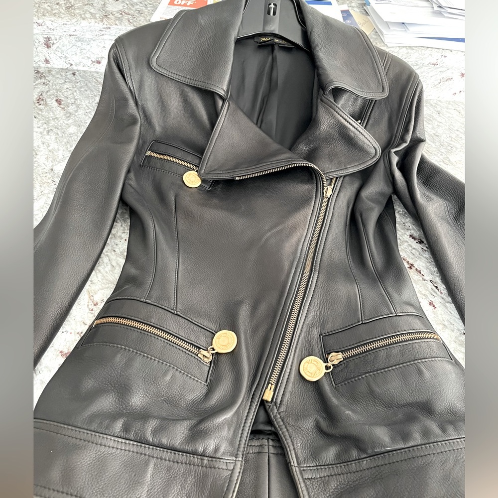 Gorgeous thick soft leather from Donna Karan black label. Size small